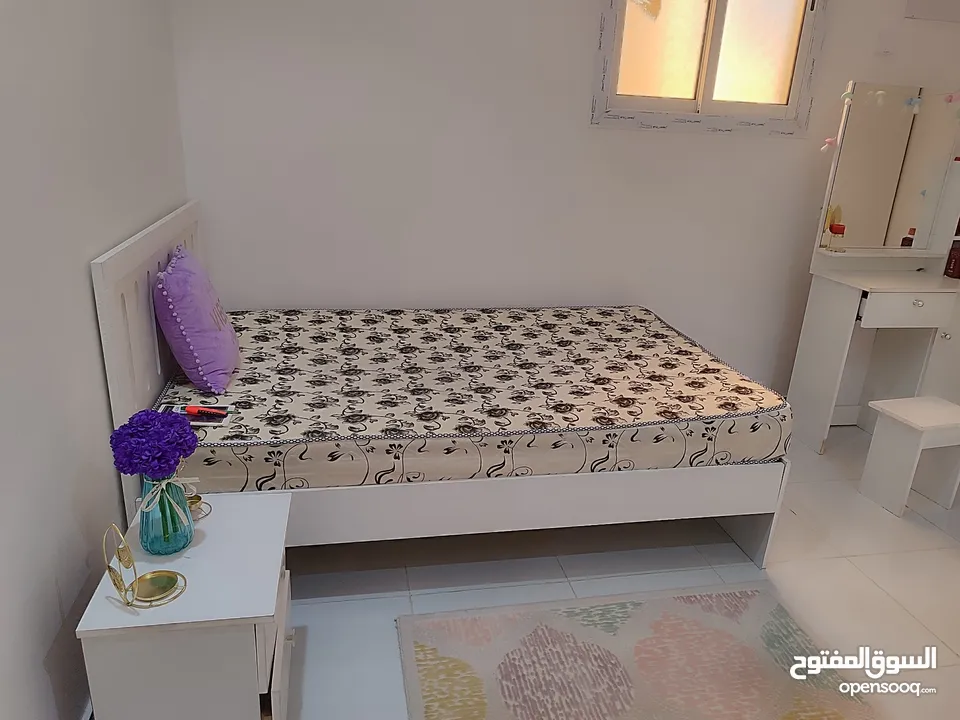 غرفة نوم مستعملة لمدة سنة من مدرس تركي