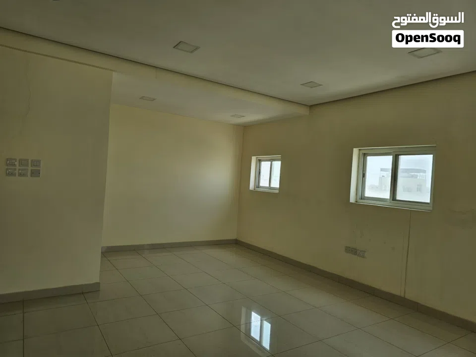 مكتب للايحار في سلماباد الجديدة قرب المدينة للزجاج