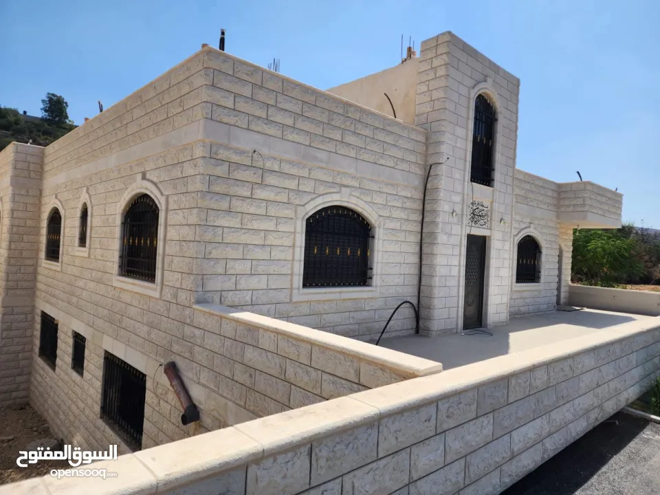 فلل للبيع  في منطقة سردا