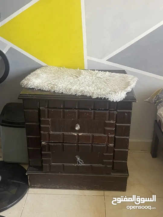 غرفة نوم تحتاج إلى صيانة