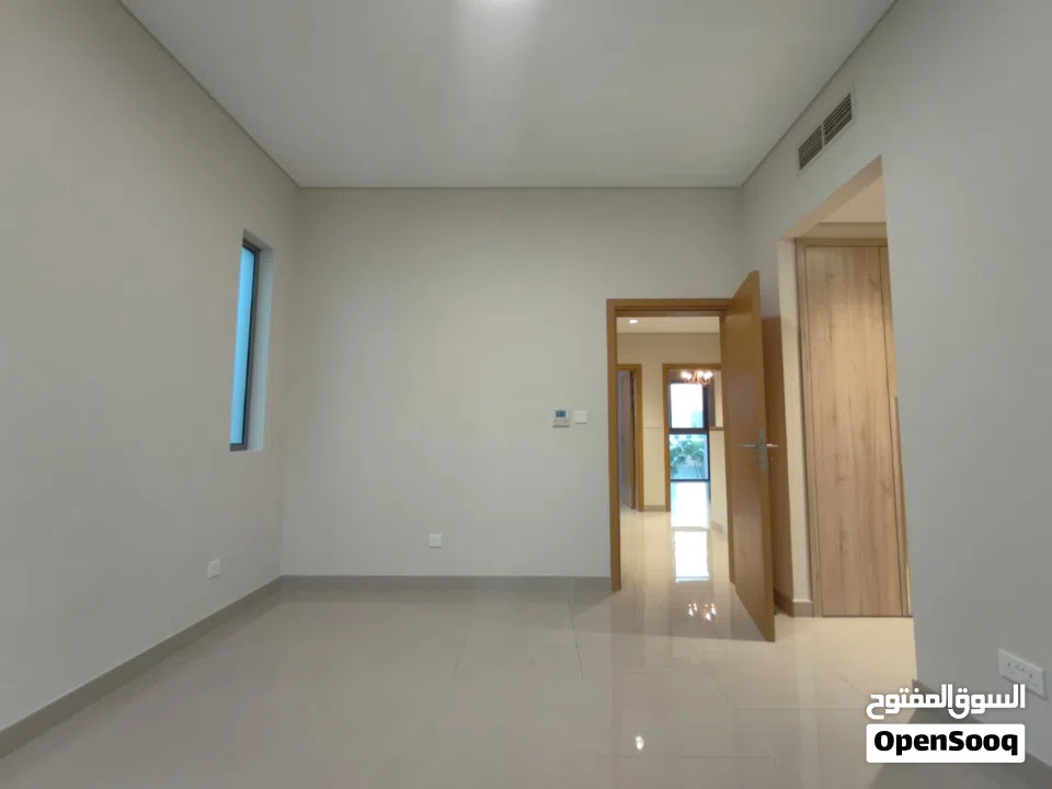 ثلاث غرف للبيع بأماره الشارقه بجانب ستي سنتر الزاهيه