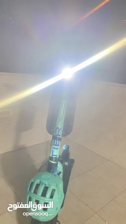 سكوتر من نوع تاير مع طاقيه الصليه  و كلشي  48 فولت 15 أمبير