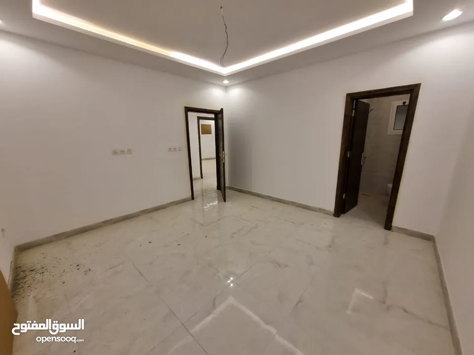 شقة فاخرة للايجار  الرياض حي القدس  المساحه 180 م   مكونه من :   3 غرف نوم  3 دورات مياه   دخول ذكي