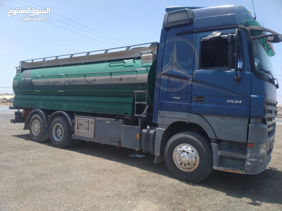 سنقل قفل حاويات مع تنك ماء