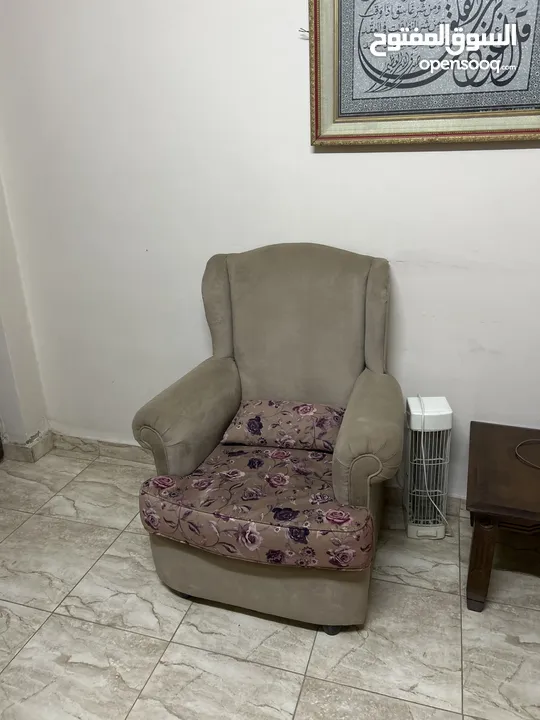 طقم كنب 9 مقاعد مستعمل للبيع – نظيف ولون بيج