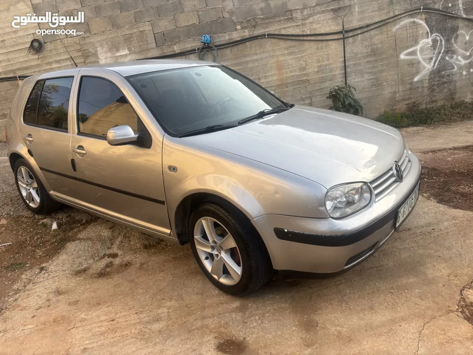 جولف موديل 2002 للبيع السيارة الف موجودة في قبلان  ا