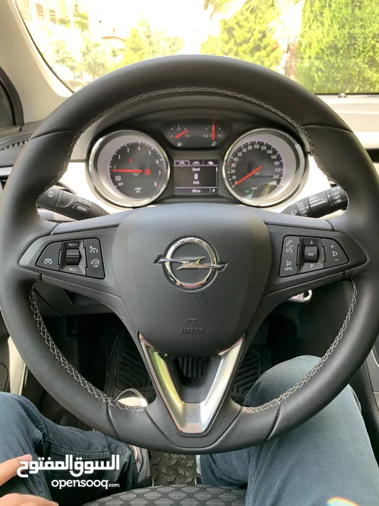 Opel Astra 1.5L Turbo, Touch Screen with Apple CarPlay