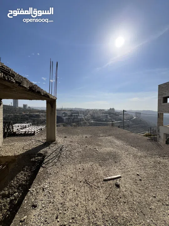 وحدات سكنية قيد الإنشاء