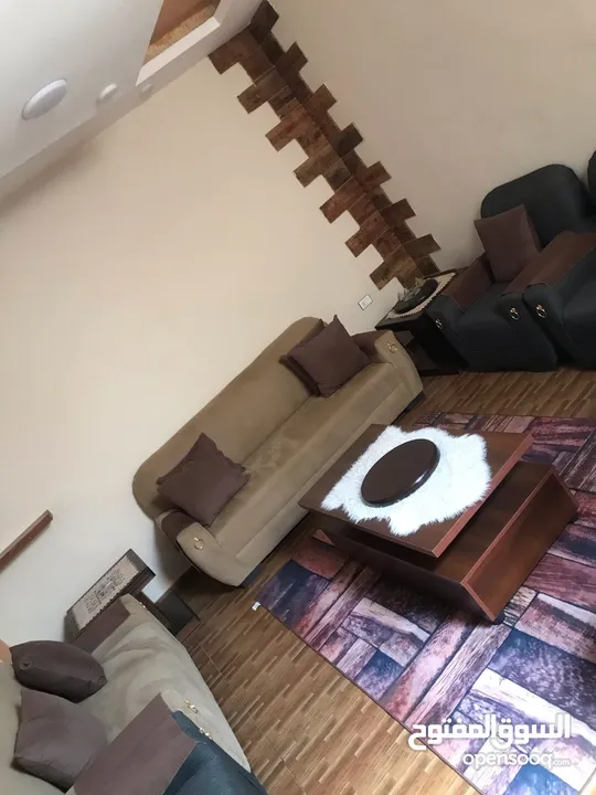 طقم كنب 8 مقاعد استعمال قليل جدا