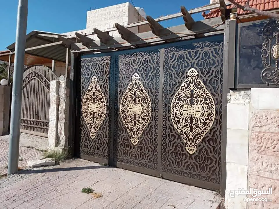 حداد متنقل في عمان صيانة جميع أنواع المعادن  تفصيل لحام تركيب ردادات الأبواب و الماتورات