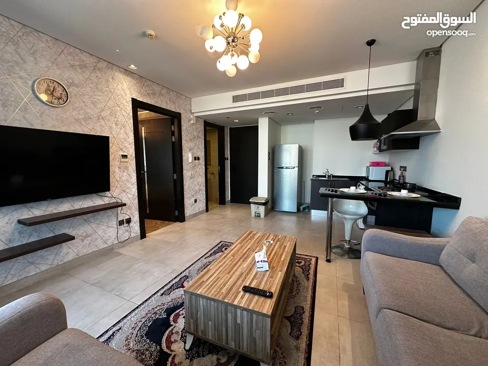 للايجار شقه راقيه مفروشه مع الكهرباء والانترنت فتح إلكتروني برج جديد  في الحوره وتشمل جميع الخدمات