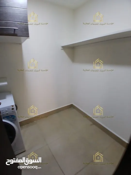 شقة طابقية - الشميساني - 3نوم 1ماستر - 230م - بإطلالــــه بانوراما - قرب الخدمات العامة