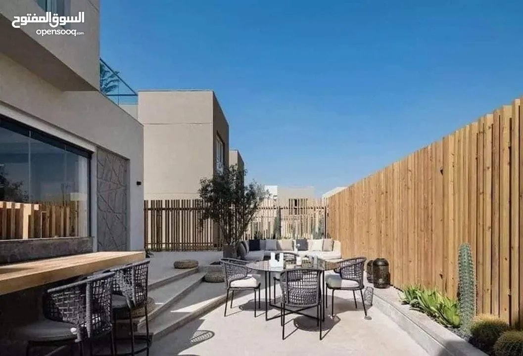 فيلا للبيع في كمبوند كريك تاون علي طريق السويس Villa for sale in Creek Town New Cairo