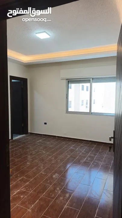 شقة مساحة 220م مميزة جداً للبيع طابقية كل طابق شقة / اسكان المهندسين مقابل منطقة حي الصحابة