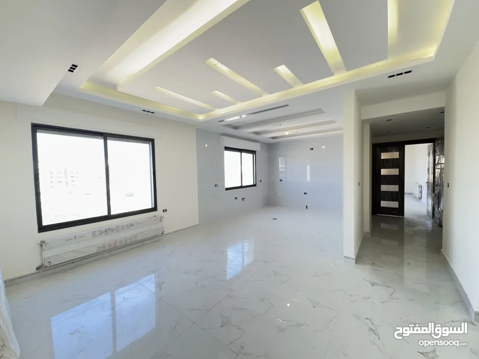 شقة مميزة للبيع طابق اول مساحة 230م بخلدا بتشطيبات مميزة (مشروع 120)