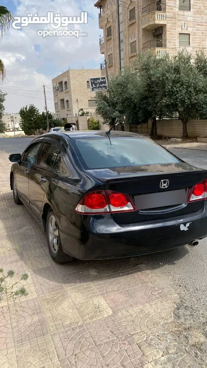 هوندا سيفيك 2009  1300 بانزين و500 هايبرد السيارة منفوضه بلكامل مغيرلها كلشي قابل للتفاوض