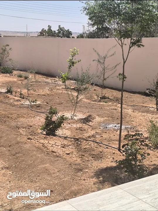 منزل شبه فيلا مساحته 150م طابق واحد مستقل حديث البناء قرب فلل الاندلسية طريق مادبا للايجارمن المالك