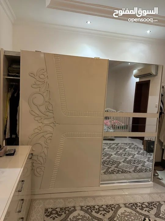 Homecenter closet for sale