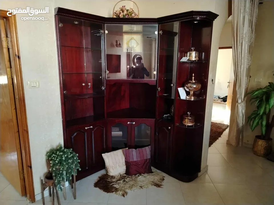 شقة طابق 3 بحالة ممتازة