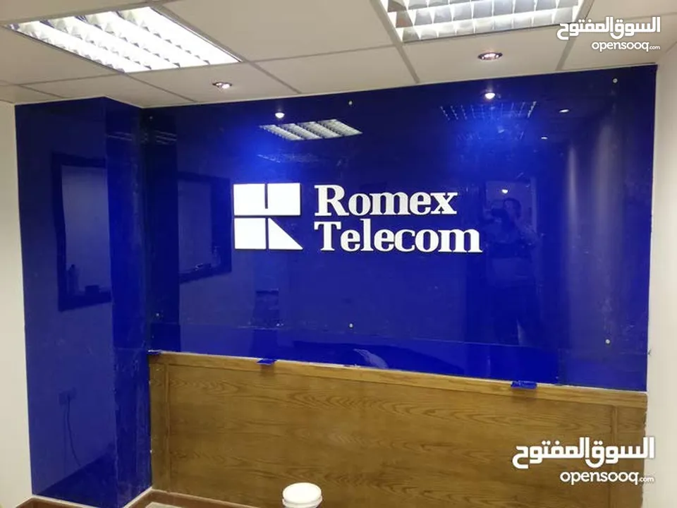 تصميم وتنفيذ الارمات بكل انواعها وطباعه وتلزيق الستكر والسي ثرو