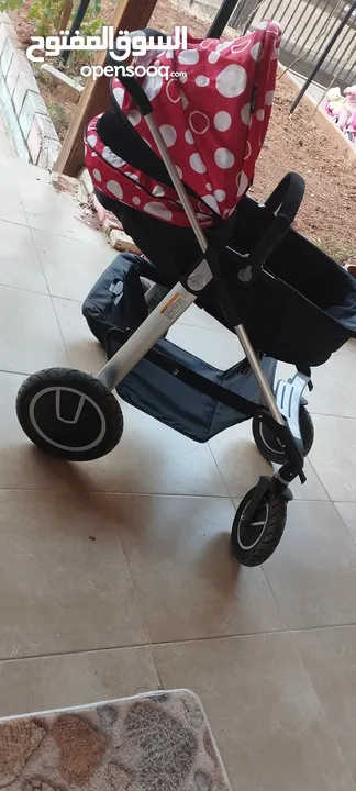 عربايه اطفال شبه جديده للبيع بسبب السفر