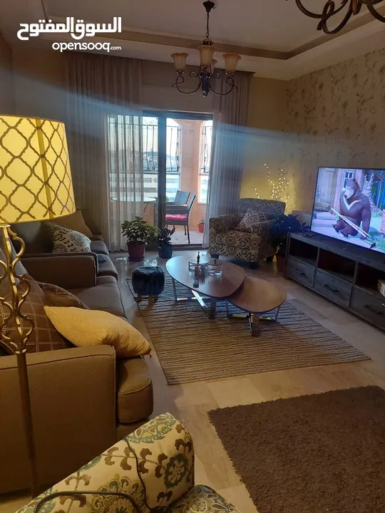 شقة مع رووف و ترس إطلالة أبدية خلابة  على جبال جرش و السلط في أجمل مناطق الجبيهة ابو عوف تنظيم أ