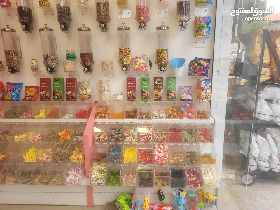 محل شوكولاته وعصائر ومناسبات لبيع كامل بالبضاعه والاجهزة
