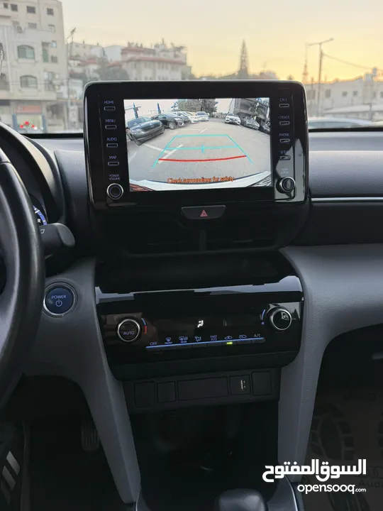 تويوتا ياريس كروس ترخيص 2022 محرك 1500 هايبرد جير أوتوماتيك 172 حصان