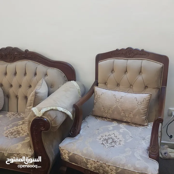 كنب تفصيل خشب زان شبه جديد 9 مقاعد