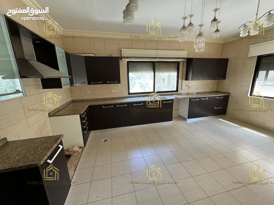 شقة طابقية - الصويفية - 4نوم 2ماستر - 320م - قرب الخدمات العامة