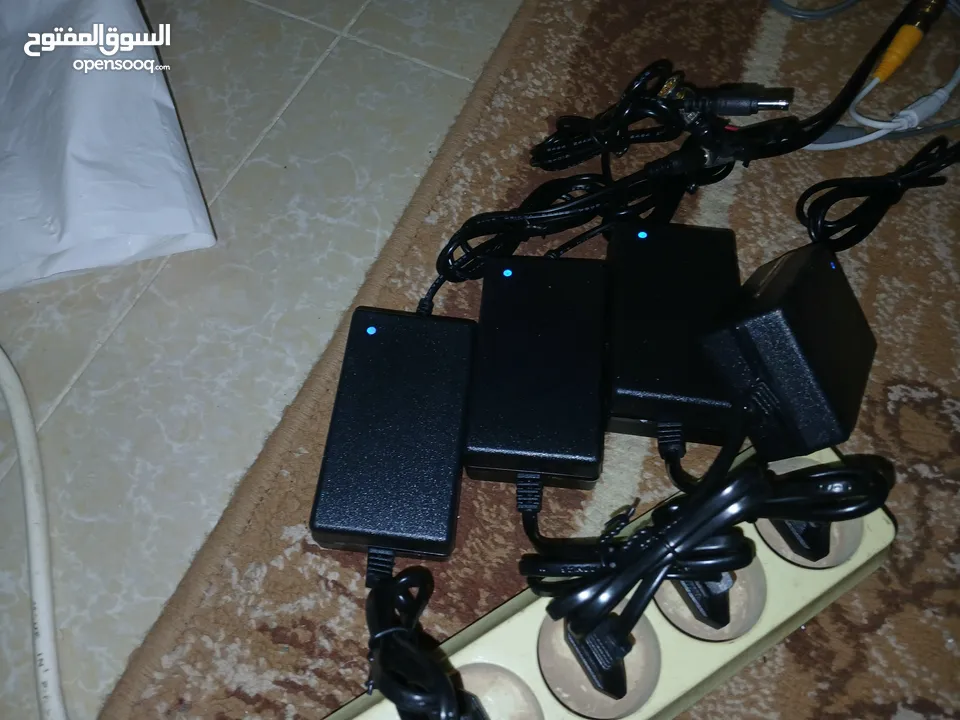 كاميرات مراقبة 2 ميجا مستعمل وحالة ممتازه ويوجد كاميرا بالكرتونه ومحولات بالكرتونه شغالات عالفحص