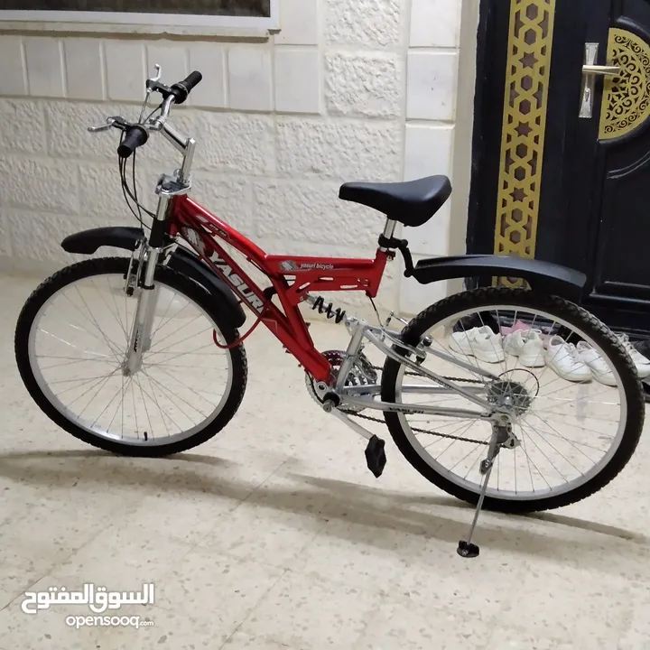 بسكليت جبلي وليس رود طارات المنيوم مستعمل بحالة الوكالة استعمال شهرين