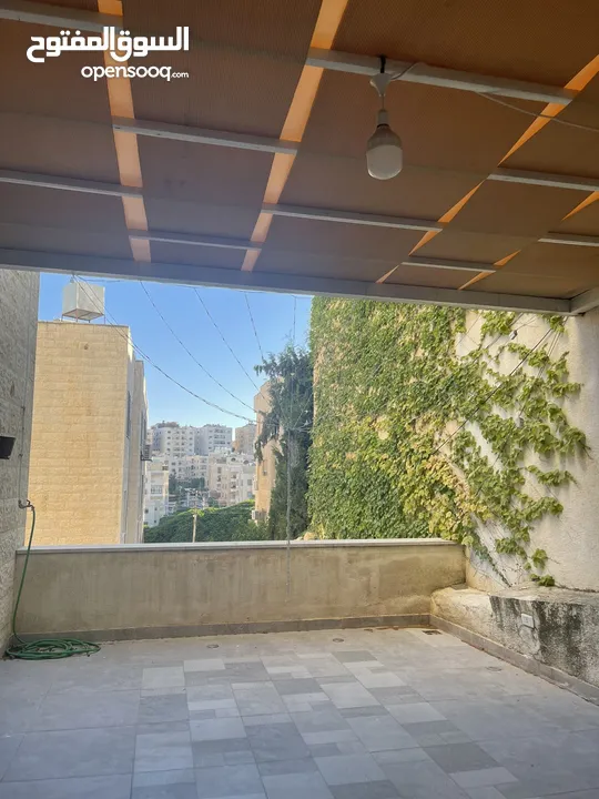 شقة طابقية مميزة للبيع في شارع الأمير رحمة بالقرب من الدر المنثور مع ترس معلق