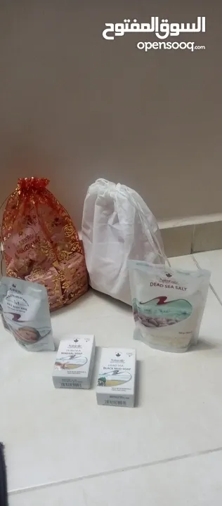 بكج منتجات البحر الميت الطبيعيه مكون من 4 قطع طينه البحر املاح البحر صابون البحر بكج هديه هدايا هدية