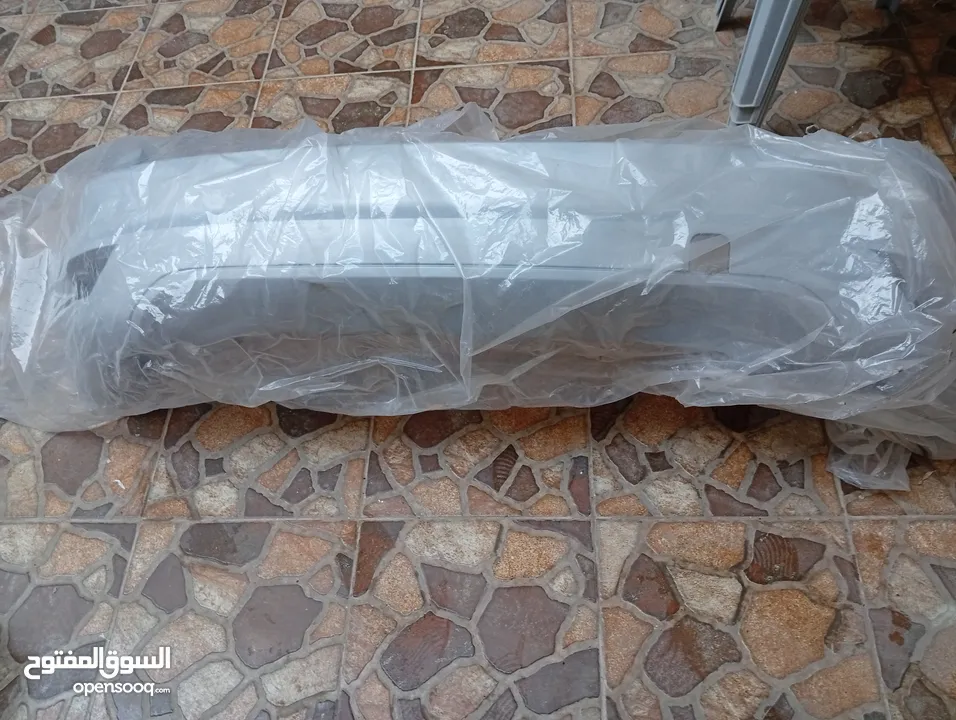 قشرة باب الخلفي هاتشباك موديل 2011 لون  اسود فورد فوكس بنزين مع طمبور