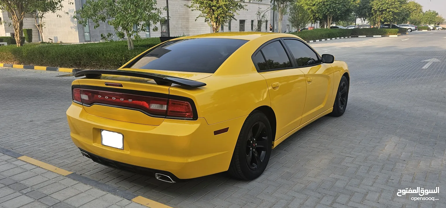 Dodge Charger- V6