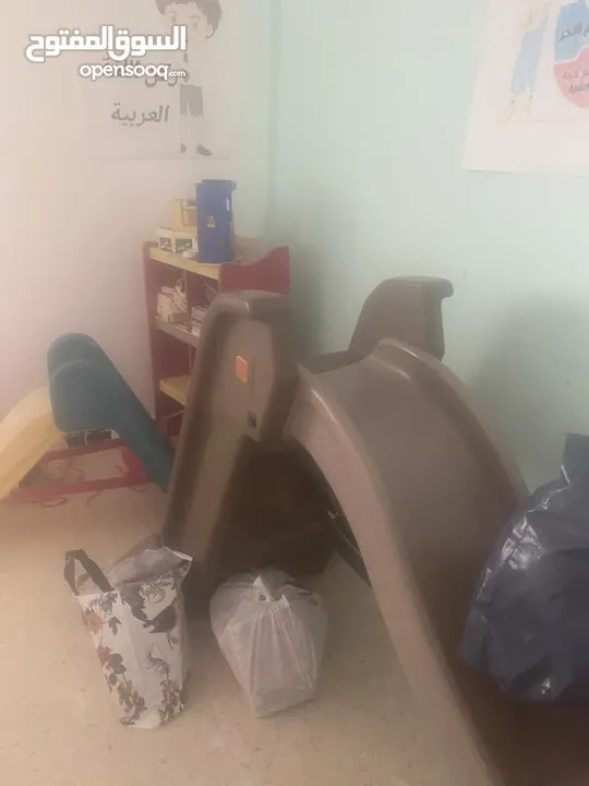 اثاث  مدرسة ورضة.  مكاتب  مستعملة بحاله الجيد جدا المفرق