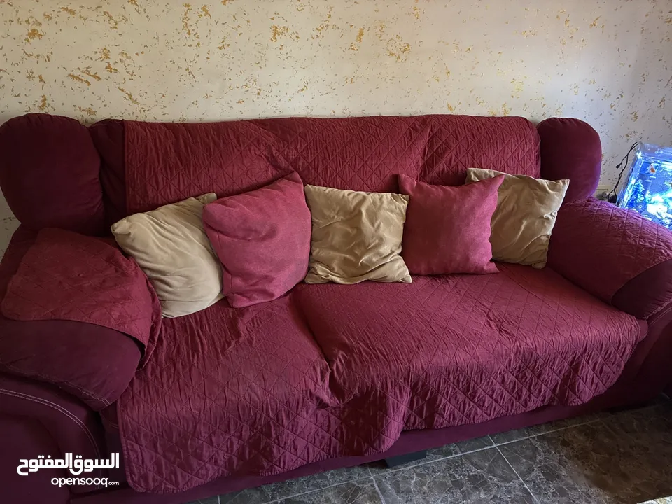 طقم كنب دب 7 مقاعد بحالة جيدة