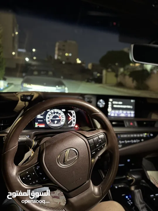 Lexus 2020 es300h