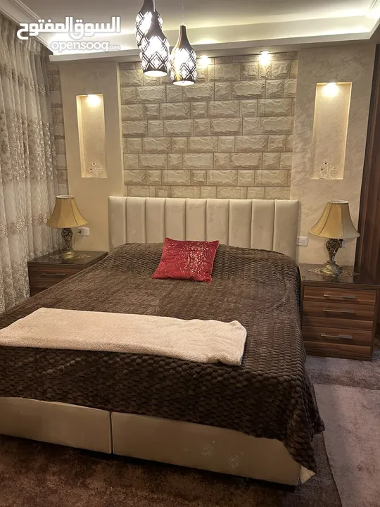 شقه مفروشه للايجار موقع عند جسر جبيهه قريبه من الجامعات الاردنيه والاميره سميه والاهليه والخدمات