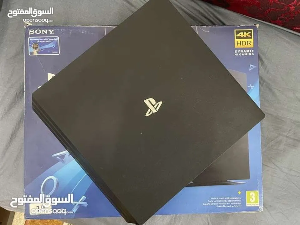 للبيع بلاستيشن ps4 pro 1T نظيف جداا