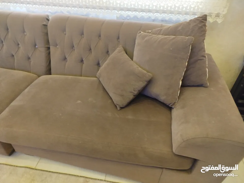 طقم كنب كورنر لون كابتشينو ضهر كبتونيه بحاجة لتنضيف فقط   وارد السعودية استعمال 5 سنوات