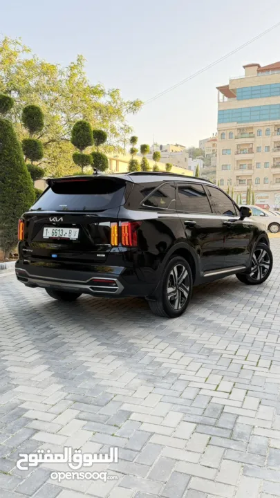 كيا سورينتو بزنز ترخيص 2022 محرك 1600 هايبرد جير أوتوماتيك 240 حصان دفع 4×4