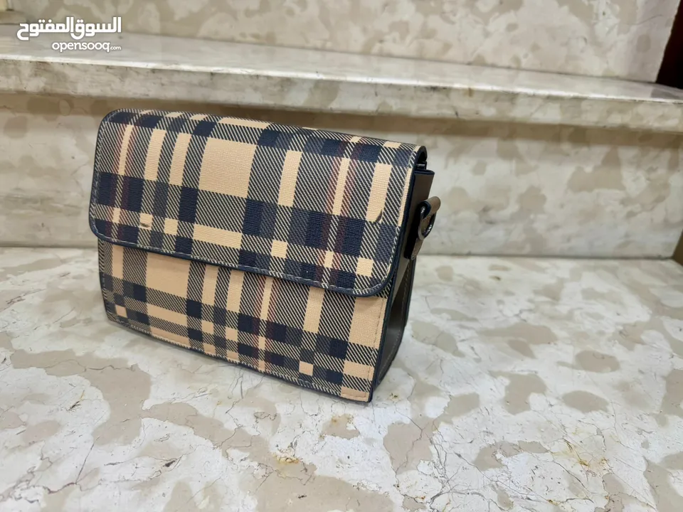 شنط صبايا 32 قطعة بسعر 600 شيكل لكامل الكمية