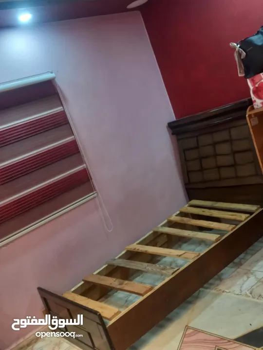 تخت عدد 2  لاتيه تفصيل  بحال الوكاله  للبيع بسعر مغري