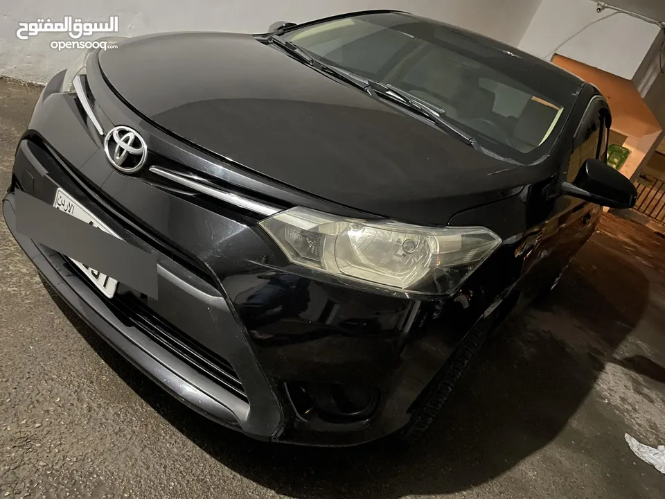 تويوتا يارس 2017. مواصفات خليجية 1500cc. اقتصادية جداً واكثر من الهايبر.  شغل وامشي. دهان اسود