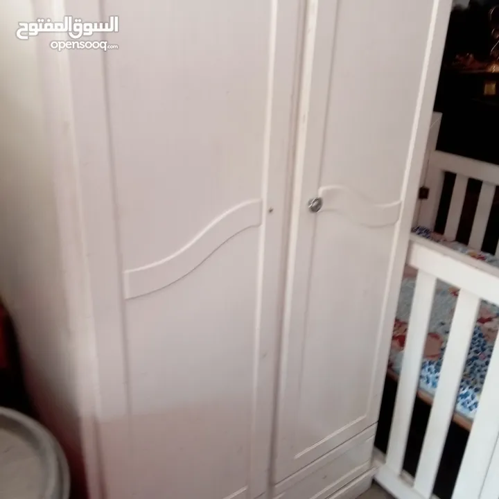 تخت بيبي مع خزانة ضرفتين خشب سويد