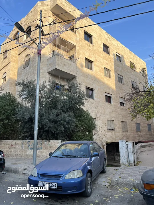 شقة للبيع في ضاحية الأمير حسن  طابق ثالث الأخير بدون مصعد  مكونة من : 2 غرفة نوم  صالون  2 حمام  مطب