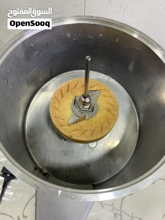 صانعة زبدة المكسرات