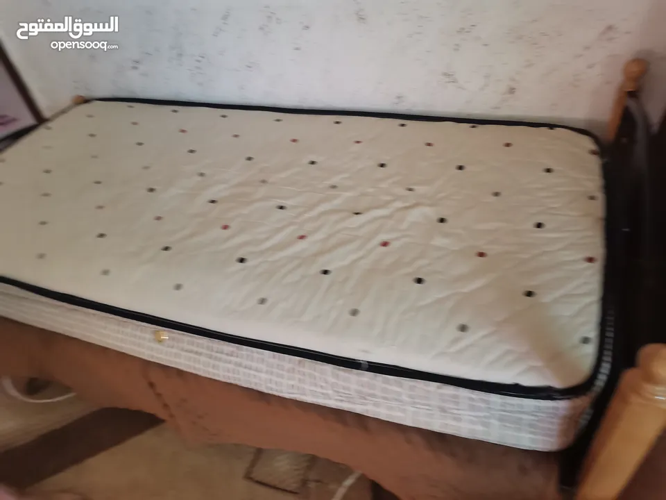 تخت حديد وفرشة ضغط عالي